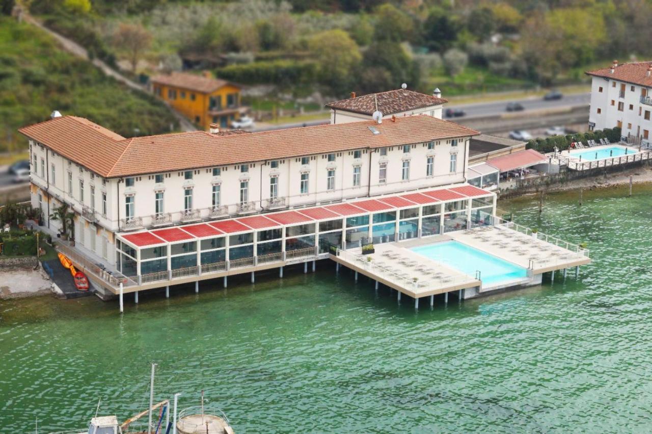 Araba Fenice Hotel Исео Экстерьер фото